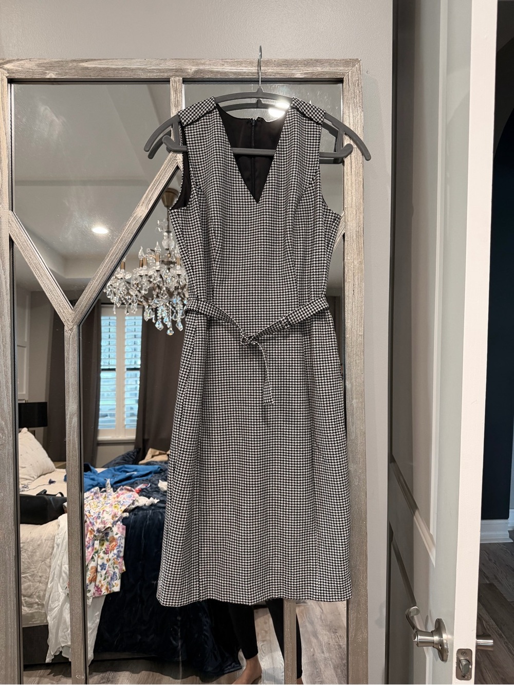 Sleeveless Black and White Houndstooth V-Neck Midi Dress with Waist Tie